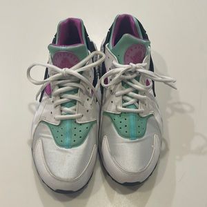 Worn Nike Huaraches womens size 10.5